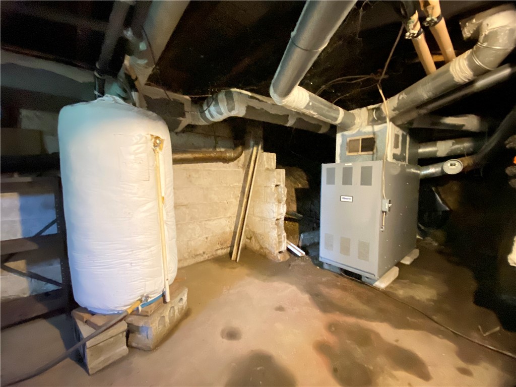 Fallowfield, Pennsylvania 16131, United States, 3 Bedrooms Bedrooms, ,1 BathroomBathrooms,Residential,Contingent,46546