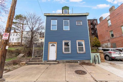 Photo of 1240 Spring Garden Ave, Pittsburgh, PA 15212 (MLS # 1746626)