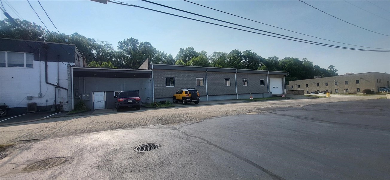 Photo 1 of 20 — 101 Terence Dr, Pleasant Hills, PA 15236