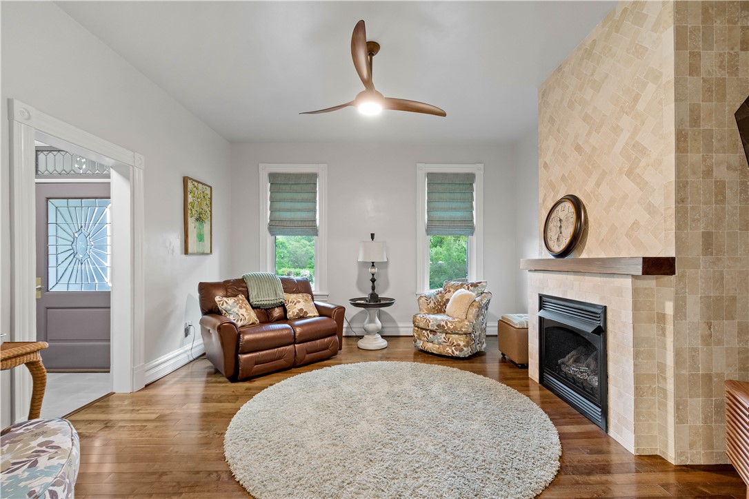 Coraopolis, Pennsylvania 15108, United States, 4 Bedrooms Bedrooms, ,2 BathroomsBathrooms,Residential,Active,163799