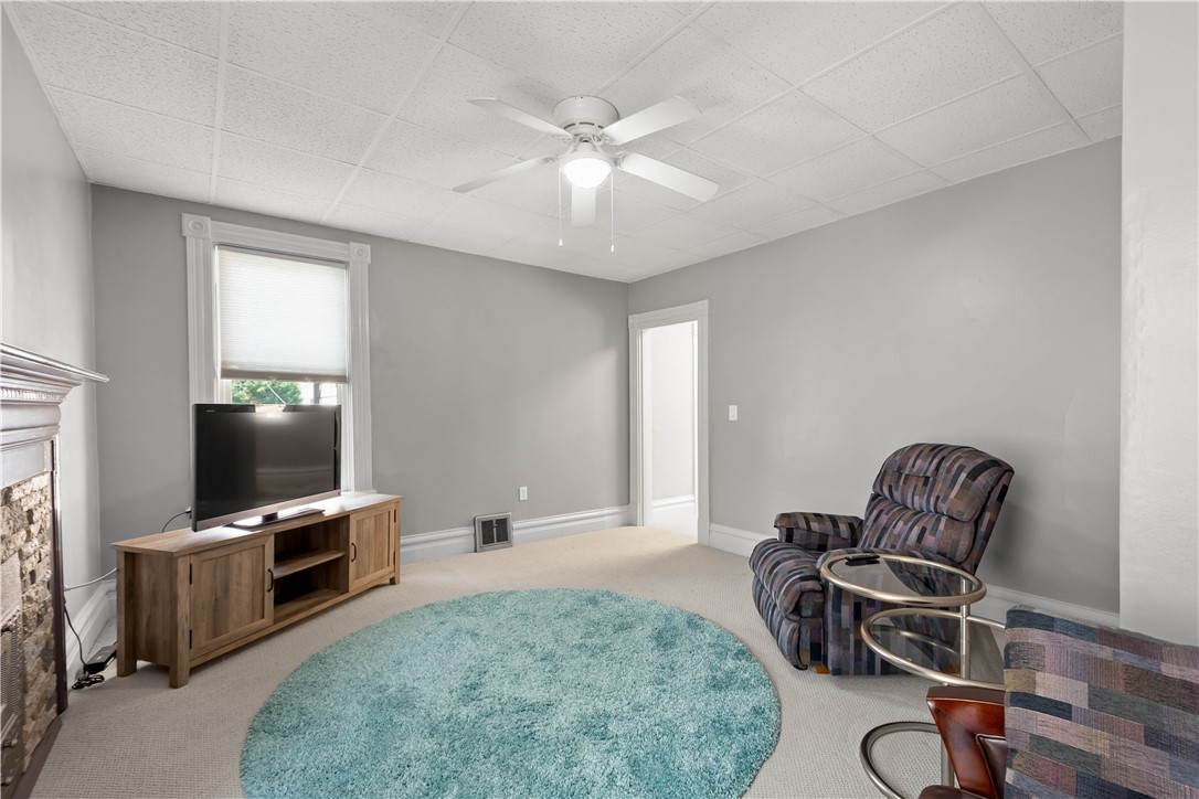 Coraopolis, Pennsylvania 15108, United States, 4 Bedrooms Bedrooms, ,2 BathroomsBathrooms,Residential,Active,163799