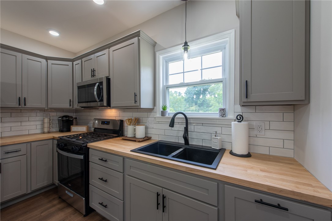 Gilpin Twp, Pennsylvania 15656, United States, 3 Bedrooms Bedrooms, ,2 BathroomsBathrooms,Residential,Active,169617