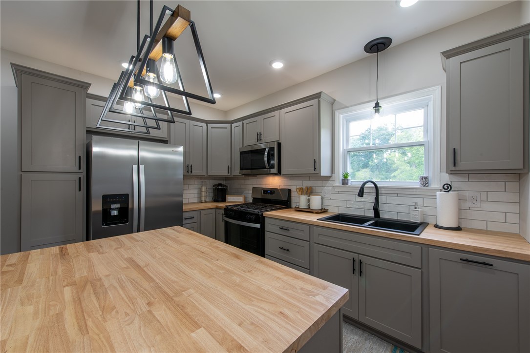 Gilpin Twp, Pennsylvania 15656, United States, 3 Bedrooms Bedrooms, ,2 BathroomsBathrooms,Residential,Active,169617