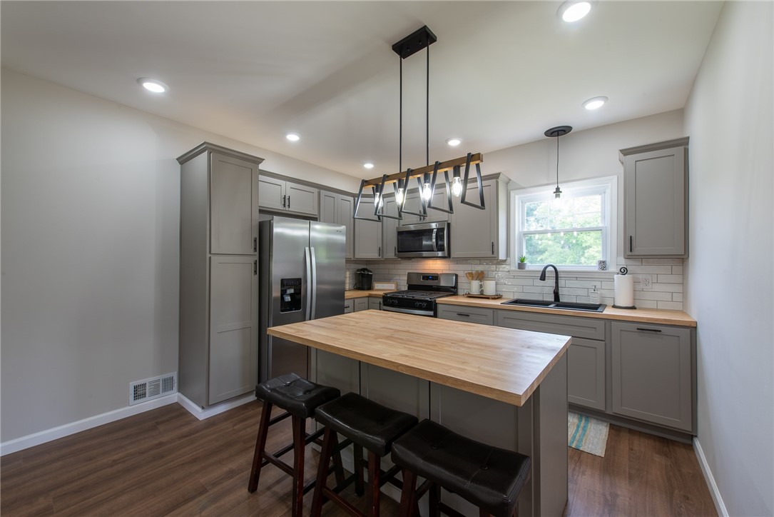 Gilpin Twp, Pennsylvania 15656, United States, 3 Bedrooms Bedrooms, ,2 BathroomsBathrooms,Residential,Active,169617