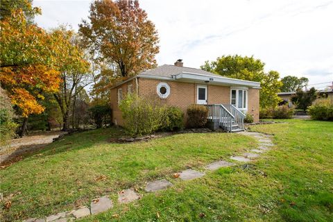 Photo of 118 Mcclelland Dr, Pittsburgh, PA 15238 (MLS # 1732693)