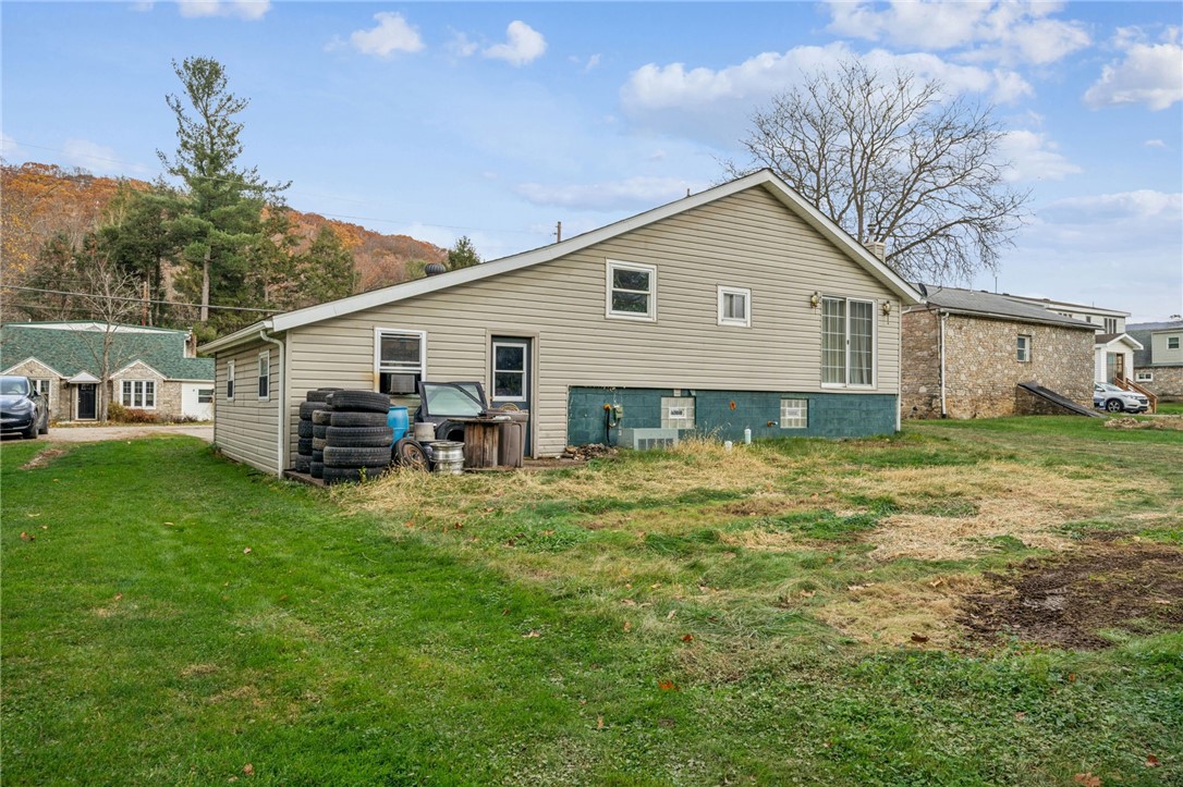 Ligonier Twp, Pennsylvania 15655, United States, 3 Bedrooms Bedrooms, ,2 BathroomsBathrooms,Residential,Active,243136