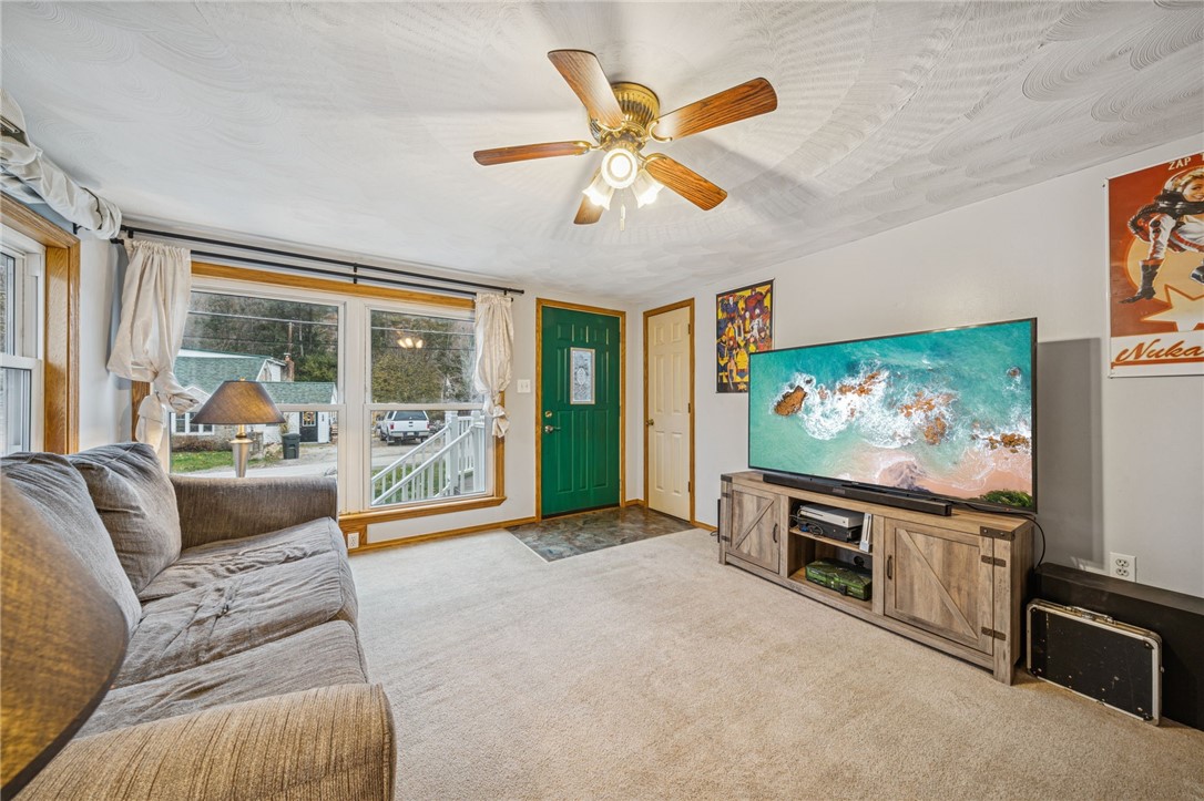 Ligonier Twp, Pennsylvania 15655, United States, 3 Bedrooms Bedrooms, ,2 BathroomsBathrooms,Residential,Active,243136