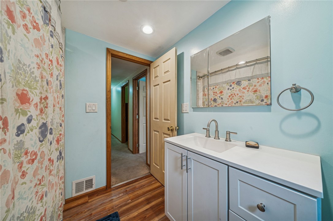 Ligonier Twp, Pennsylvania 15655, United States, 3 Bedrooms Bedrooms, ,2 BathroomsBathrooms,Residential,Active,243136