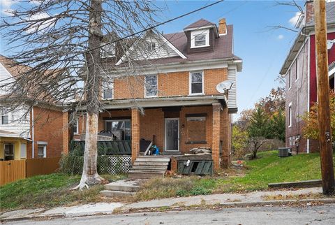 Photo of 114 Major St, Aliquippa, PA 15001 (MLS # 1733636)