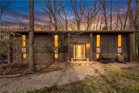 Photo of 720 Woodland Rd, Bradfordwoods, PA 15015 (MLS # 1749198)