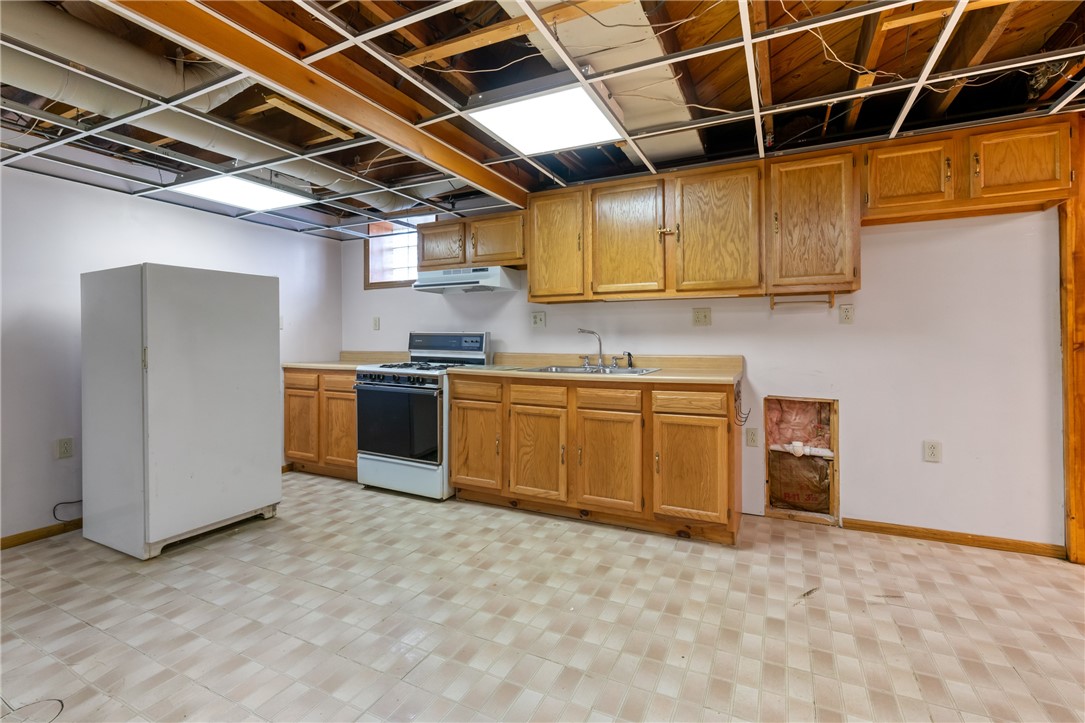 703 Hemlock Drive, Aliquippa, Pennsylvania image 30