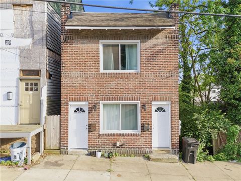 Photo of 119 E Jefferson St #117, Pittsburgh, PA 15212 (MLS # 1752835)