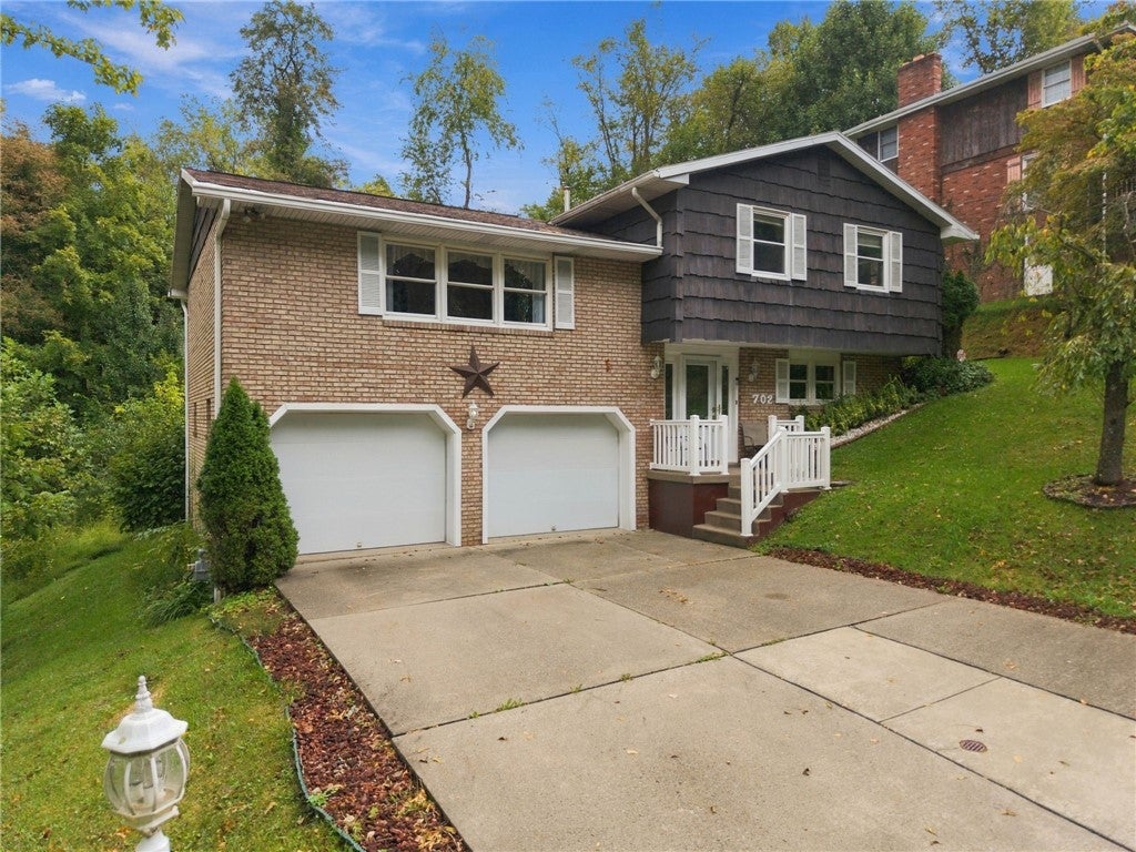 702 Woodside Dr