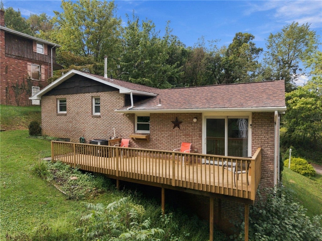702 Woodside Dr