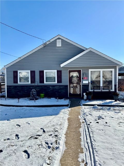 Photo of 102 Violet Dr, New Kensington, PA 15068 (MLS # 1738159)