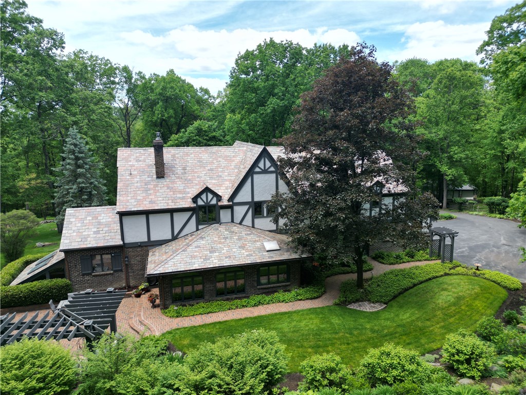 851 Chateau Dr Dr, Franklin, Pennsylvania image 3