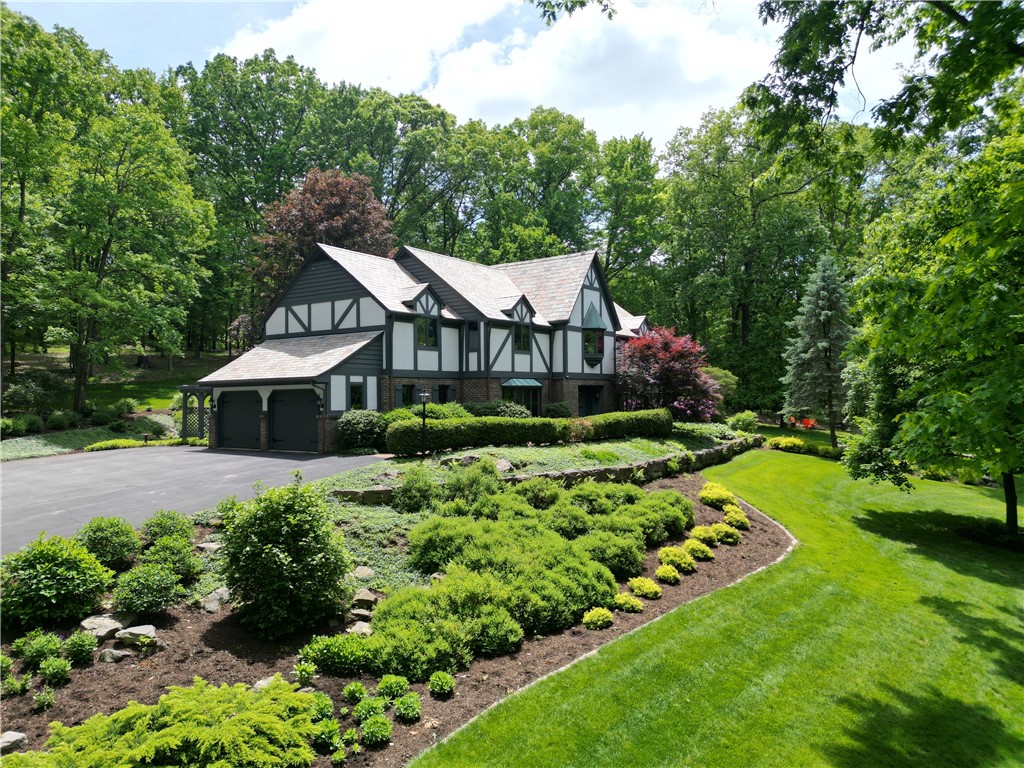 851 Chateau Dr Dr, Franklin, Pennsylvania image 2