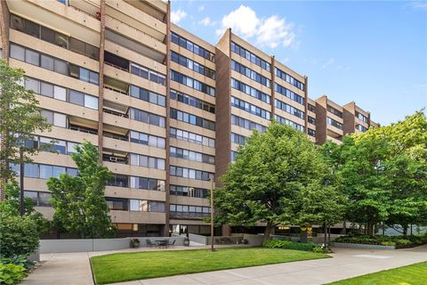 Photo of 750 Washington Dr Rd #409, Pittsburgh, PA 15228 (MLS # 1739065)