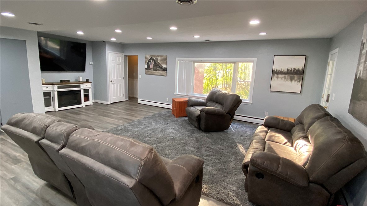 40 Oak Ln, Youngwood, Pennsylvania image 2