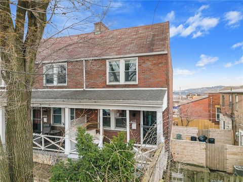 Photo of 4027 Woolslayer Way, Pittsburgh, PA 15224 (MLS # 1744822)