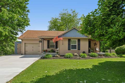 Homes For Sale - 405 Vineyard Drive<br/> Richland, PA 15044