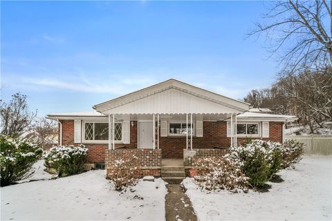 Photo of 707 Clark Ave, Jeannette, PA 15644 (MLS # 1732914)