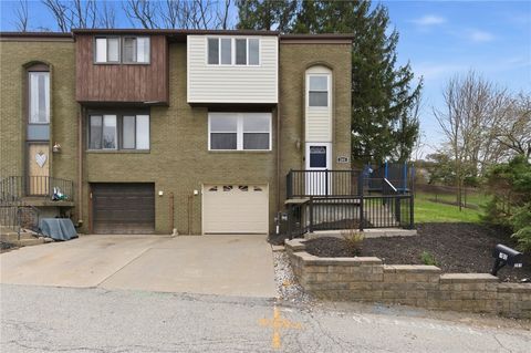 Photo of 201 Cortland Dr E, Mckees Rocks, PA 15136 (MLS # 1747225)