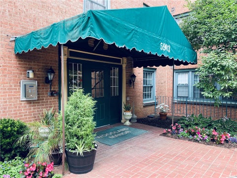 Photo for 5903 Fifth Avenue 302B