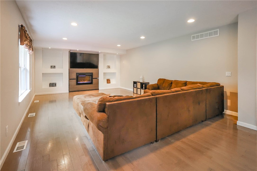 Pine Twp - Mer, Pennsylvania 16127, United States, 4 Bedrooms Bedrooms, ,3 BathroomsBathrooms,Residential,Contingent,121994