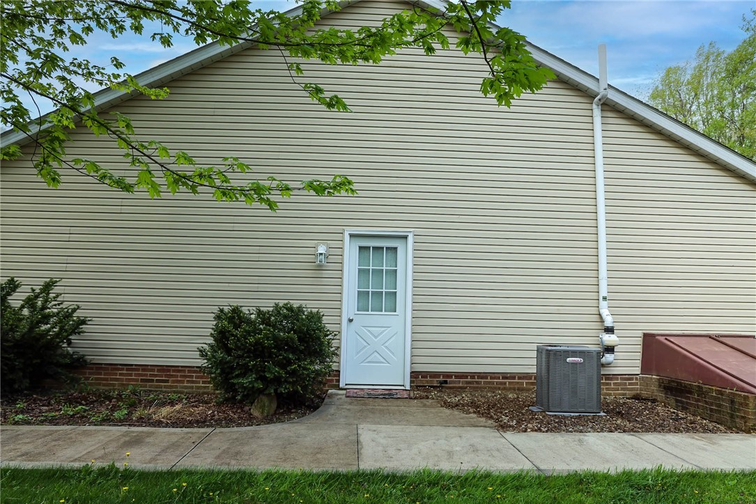 Pine Twp - Mer, Pennsylvania 16127, United States, 4 Bedrooms Bedrooms, ,3 BathroomsBathrooms,Residential,Contingent,121994