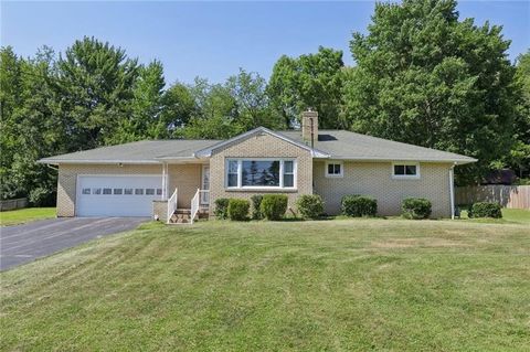 Photo of 222 Sunset Dr, New Castle, PA 16105 (MLS # 1731657)