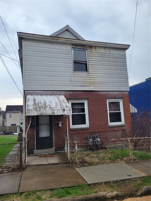 Photo of 811 10th St, Mc Kees Rocks, PA 15136 (MLS # 1747990)