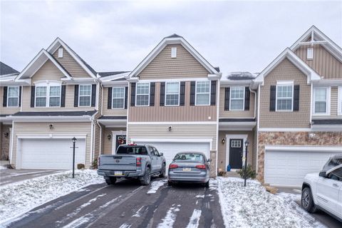 Photo of 1905 Canterbury Dr, Imperial, PA 15126 (MLS # 1737343)