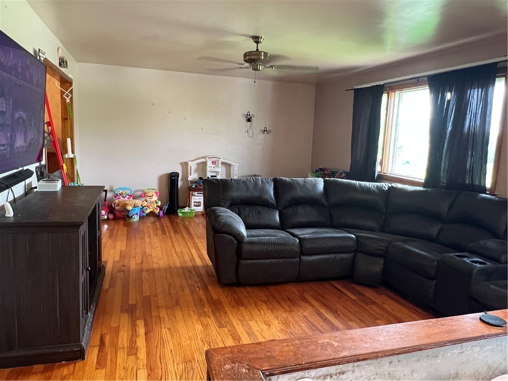 105 Lawrence Ave