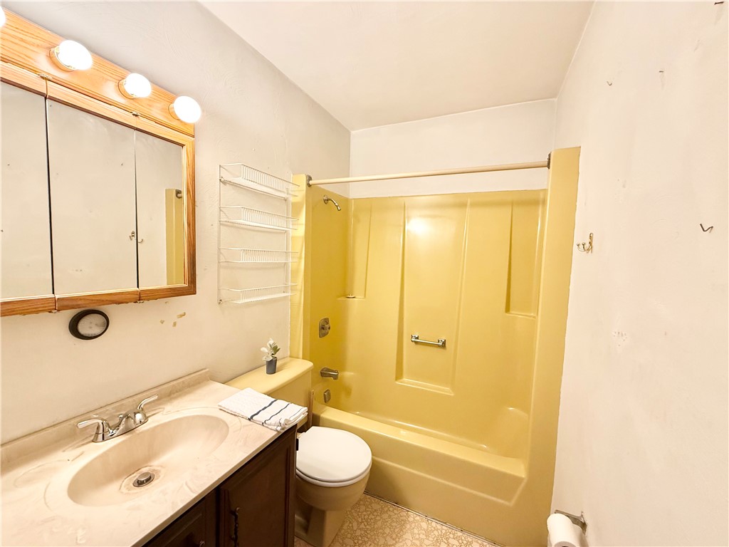 Ligonier Twp, Pennsylvania 15658, United States, 2 Bedrooms Bedrooms, ,1 BathroomBathrooms,Residential,Contingent,112742