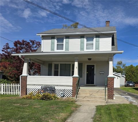 Photo of 211 E Northview Ave, New Castle, PA 16105 (MLS # 1726130)