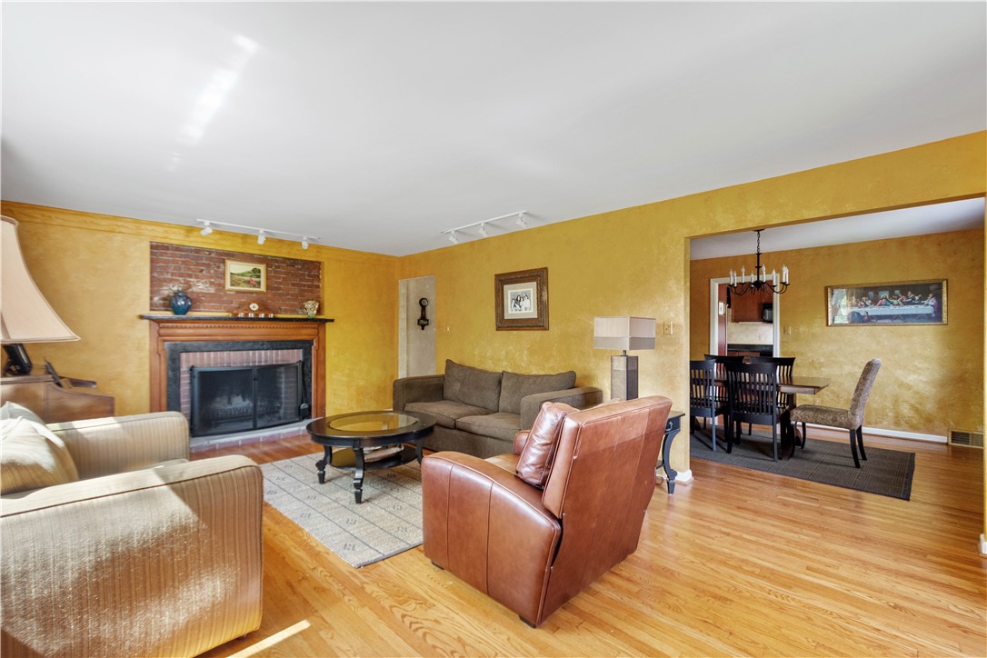 Mt. Lebanon, Pennsylvania 15228, United States, 4 Bedrooms Bedrooms, ,3 BathroomsBathrooms,Residential,Contingent,159997