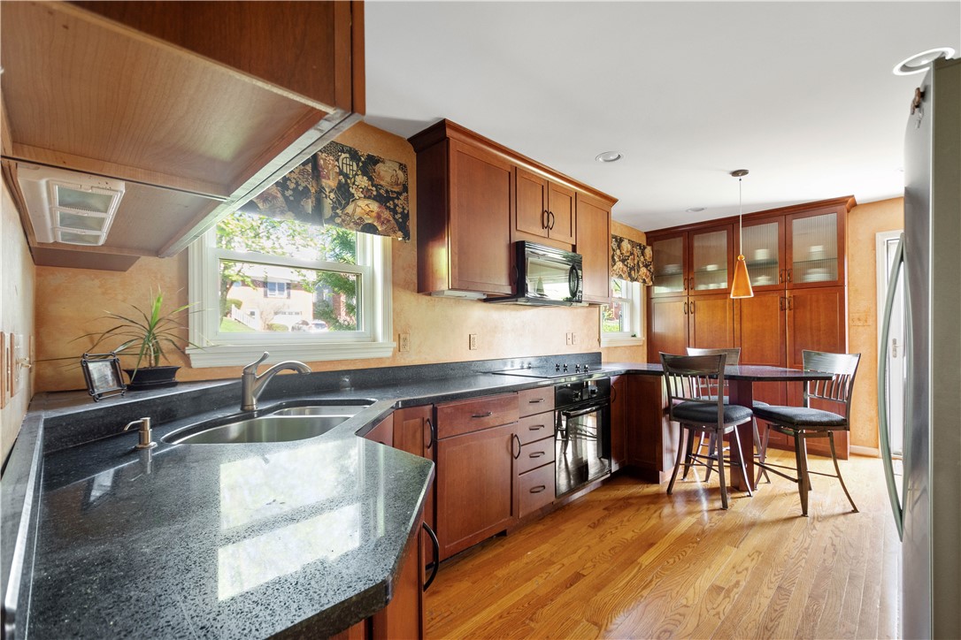 Mt. Lebanon, Pennsylvania 15228, United States, 4 Bedrooms Bedrooms, ,3 BathroomsBathrooms,Residential,Contingent,159997