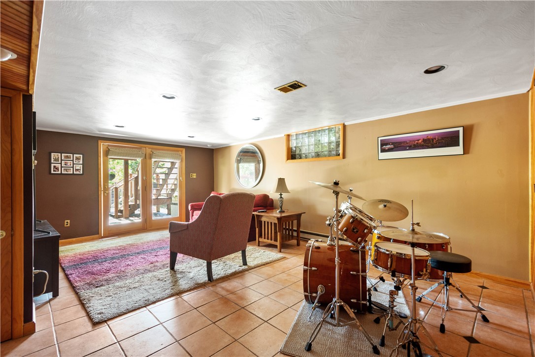 Mt. Lebanon, Pennsylvania 15228, United States, 4 Bedrooms Bedrooms, ,3 BathroomsBathrooms,Residential,Contingent,159997