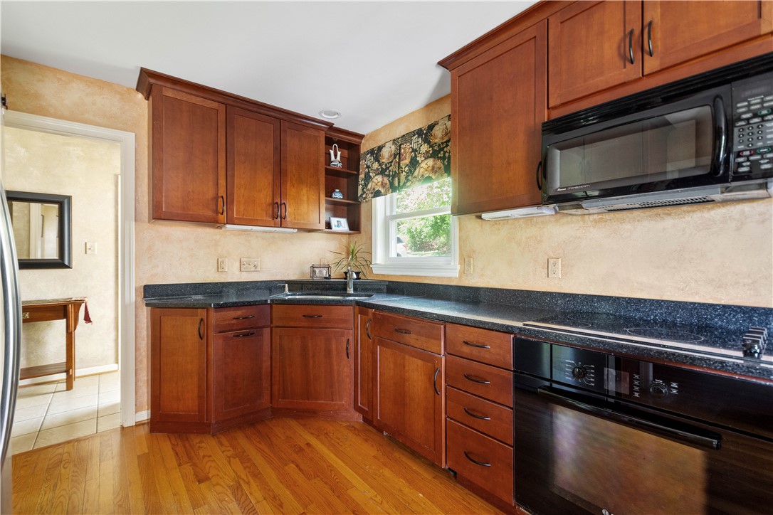 Mt. Lebanon, Pennsylvania 15228, United States, 4 Bedrooms Bedrooms, ,3 BathroomsBathrooms,Residential,Contingent,159997