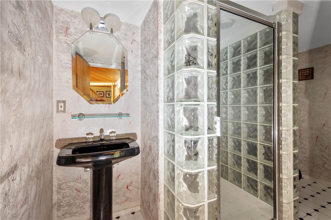 Mt. Lebanon, Pennsylvania 15228, United States, 4 Bedrooms Bedrooms, ,3 BathroomsBathrooms,Residential,Contingent,159997