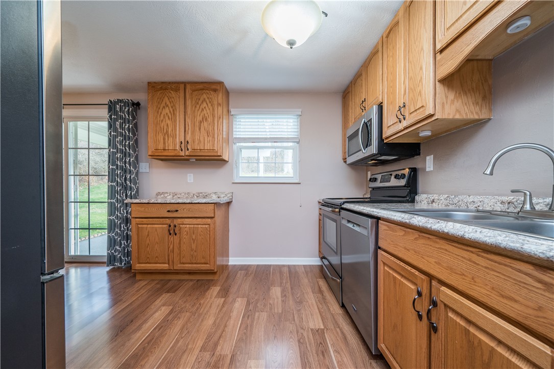 South Park, Pennsylvania 15129, United States, 3 Bedrooms Bedrooms, ,2 BathroomsBathrooms,Residential,Contingent,252272