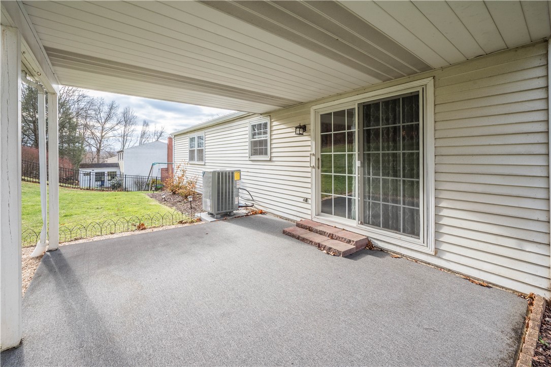 South Park, Pennsylvania 15129, United States, 3 Bedrooms Bedrooms, ,2 BathroomsBathrooms,Residential,Contingent,252272