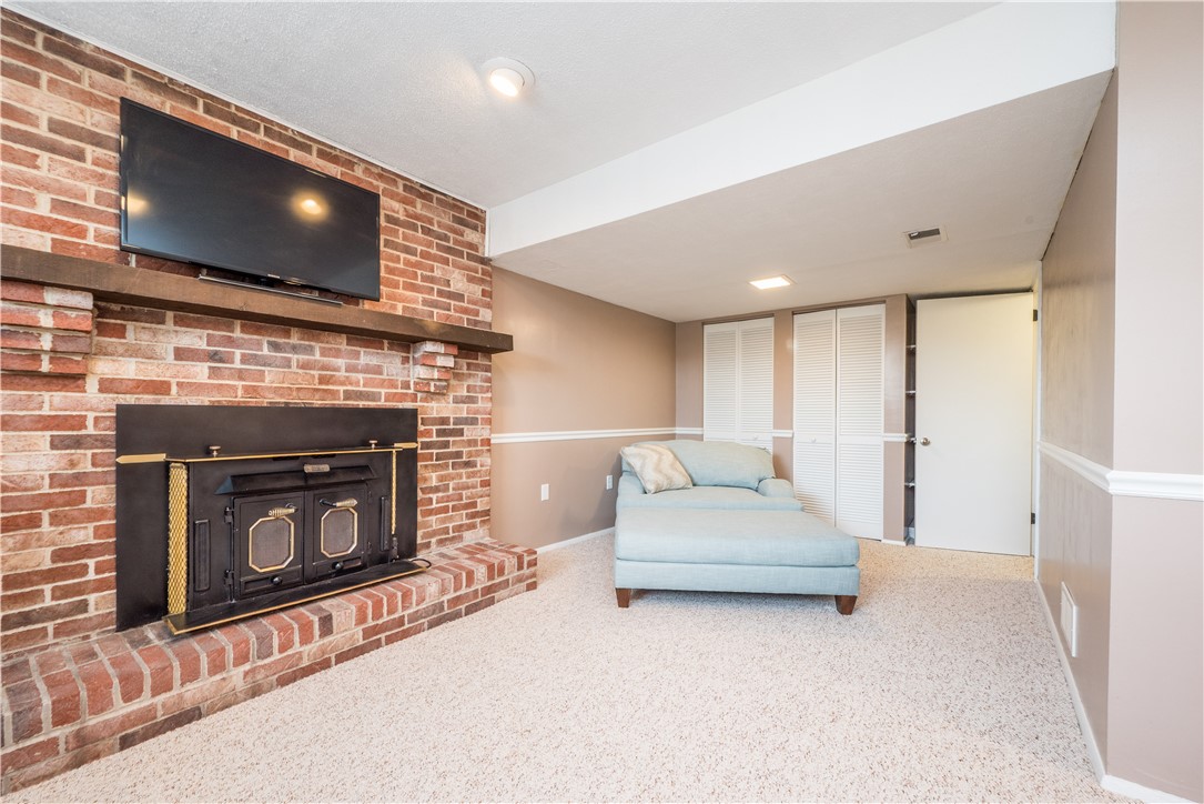 South Park, Pennsylvania 15129, United States, 3 Bedrooms Bedrooms, ,2 BathroomsBathrooms,Residential,Contingent,252272