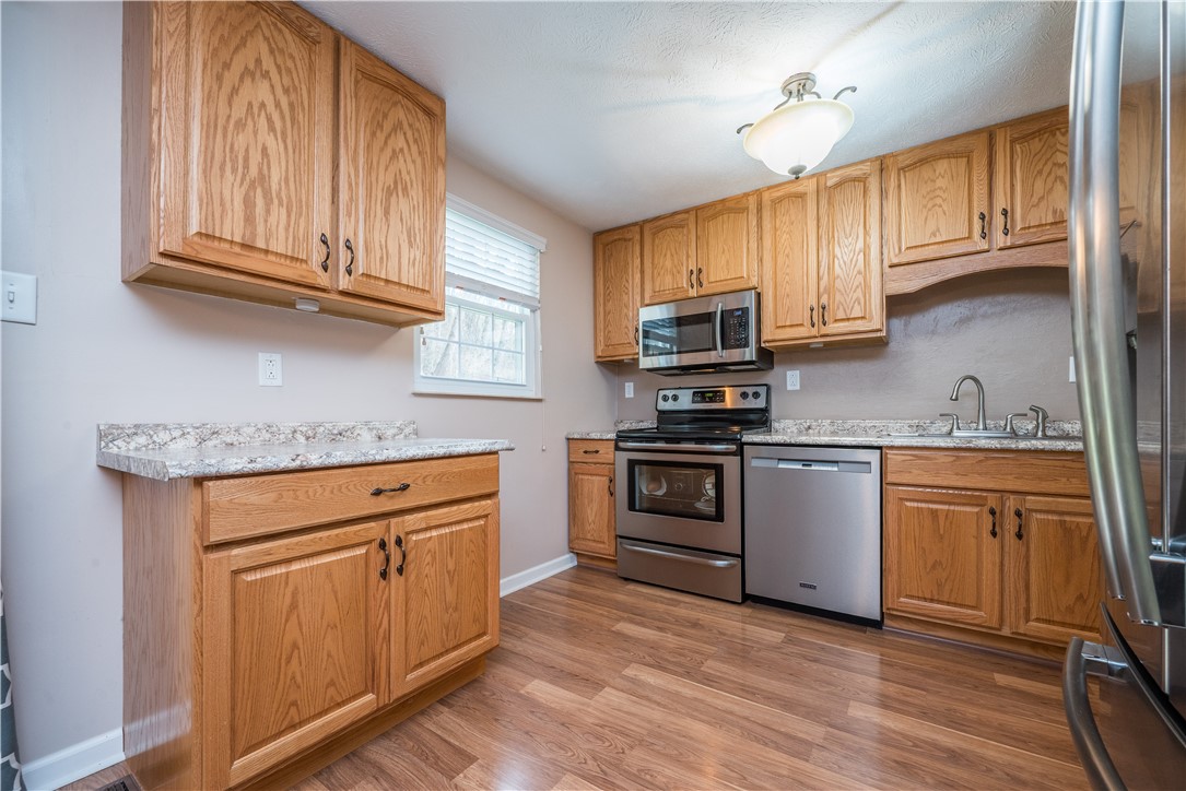 South Park, Pennsylvania 15129, United States, 3 Bedrooms Bedrooms, ,2 BathroomsBathrooms,Residential,Contingent,252272