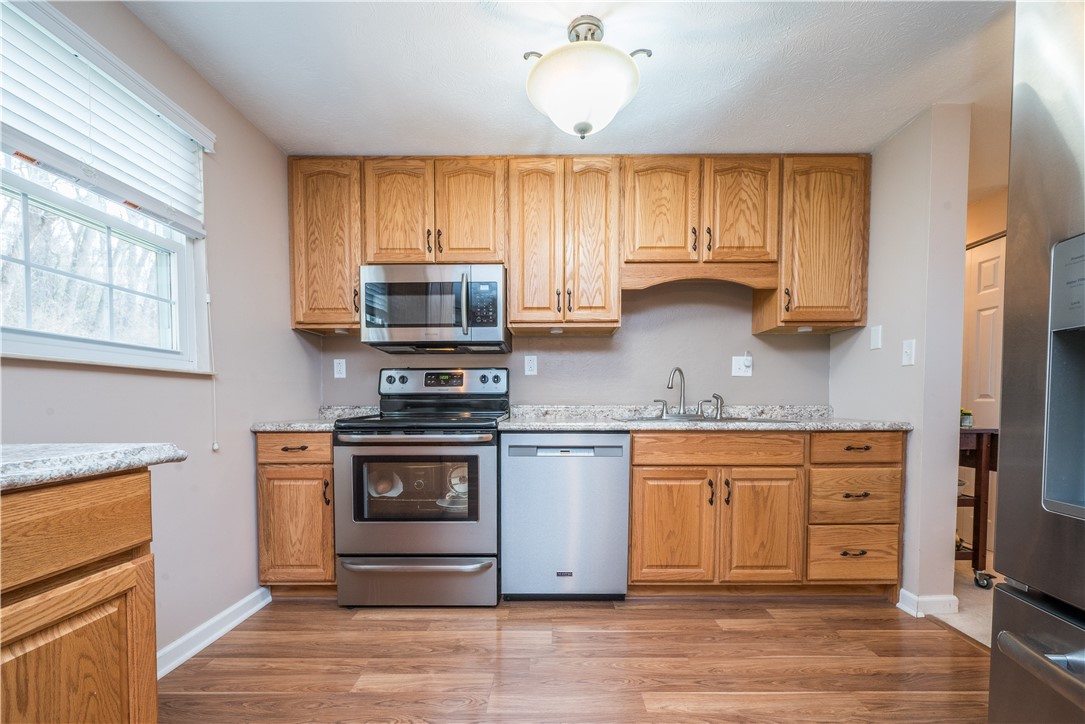 South Park, Pennsylvania 15129, United States, 3 Bedrooms Bedrooms, ,2 BathroomsBathrooms,Residential,Contingent,252272