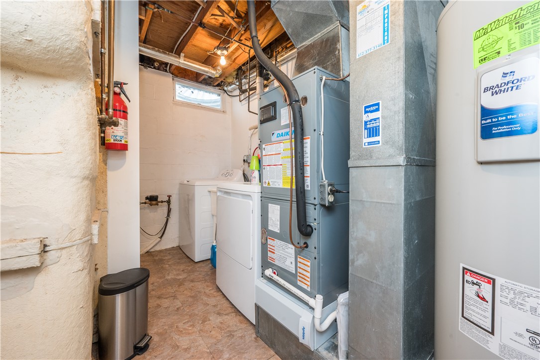 South Park, Pennsylvania 15129, United States, 3 Bedrooms Bedrooms, ,2 BathroomsBathrooms,Residential,Contingent,252272