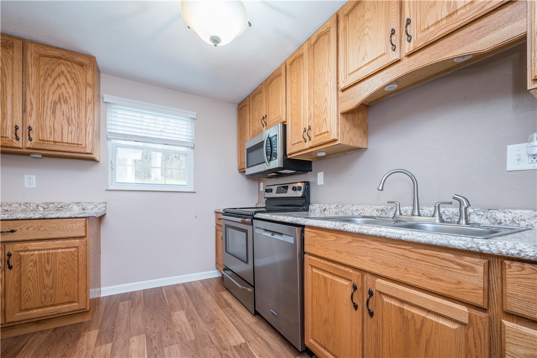 South Park, Pennsylvania 15129, United States, 3 Bedrooms Bedrooms, ,2 BathroomsBathrooms,Residential,Contingent,252272