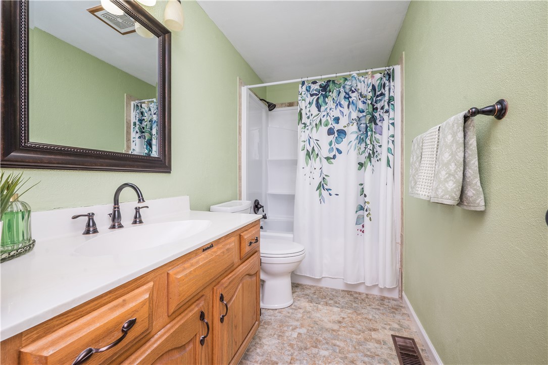 South Park, Pennsylvania 15129, United States, 3 Bedrooms Bedrooms, ,2 BathroomsBathrooms,Residential,Contingent,252272