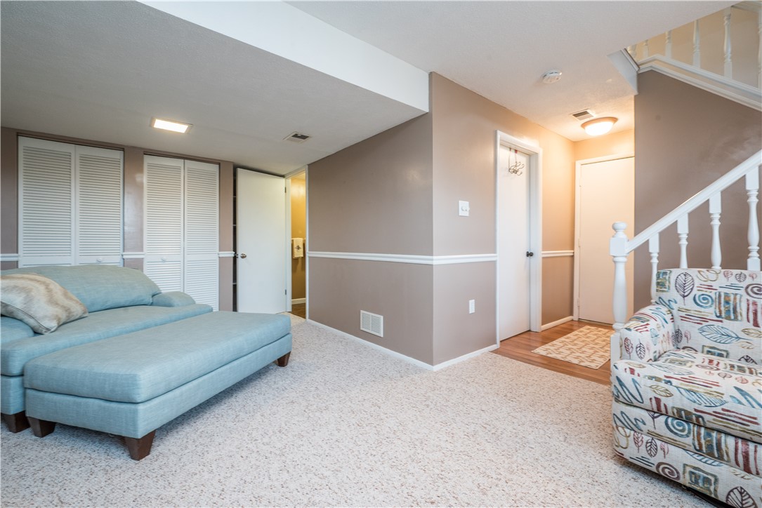 South Park, Pennsylvania 15129, United States, 3 Bedrooms Bedrooms, ,2 BathroomsBathrooms,Residential,Contingent,252272